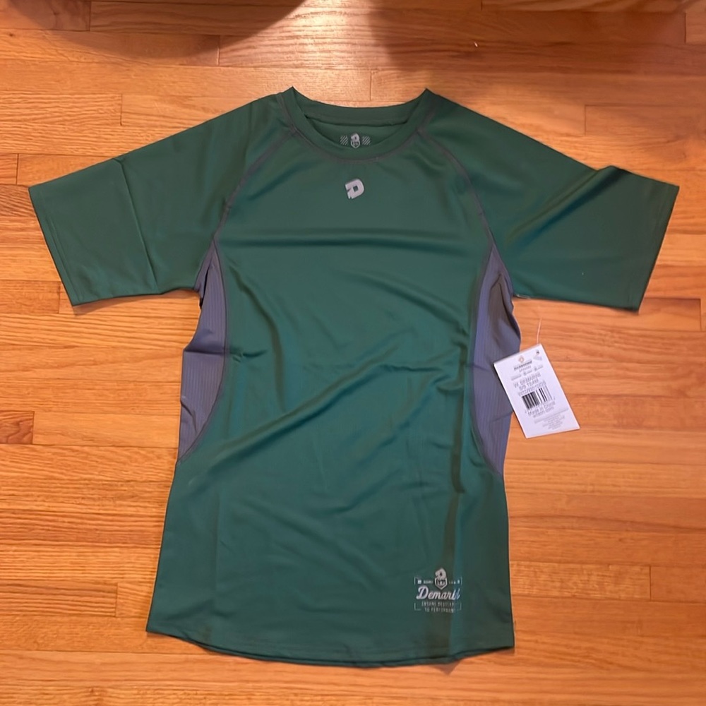 Women’s small nwt forest green DeMarini short sleeve shirt